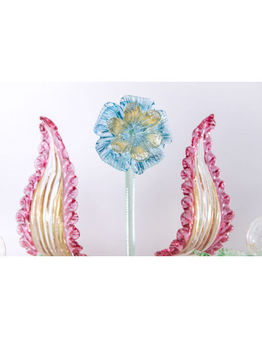 Dettaglio alto del fiore dell'applique Casinò in vetro di Murano
