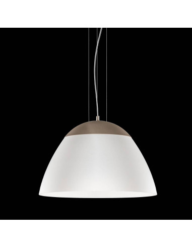 lampada a sospensione in vetro di murano bianco e metallo color sabbia, design moderno 2023 su sfondo nero