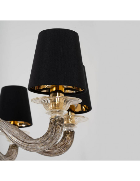 dettaglio lampadario in vetro di murano oro e nero effetto leopardato