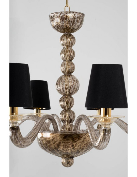 dettaglio lampadario in vetro di murano oro e nero effetto leopardato