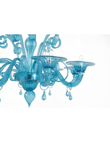 dettaglio del Lampadario in vetro Murano azzurro con pendenti a goccia