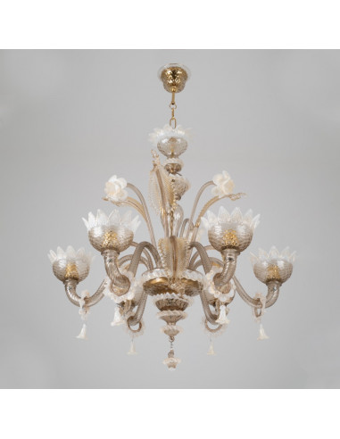 Lampadario in vetro di murano mocha mousse colore pantone 2025, classico veneziano Lampadario in vetro di murano mocha mousse colore pantone 2025, classico veneziano